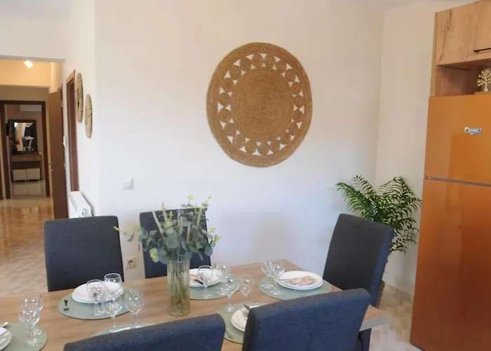 Spacious & Modern New Apartment